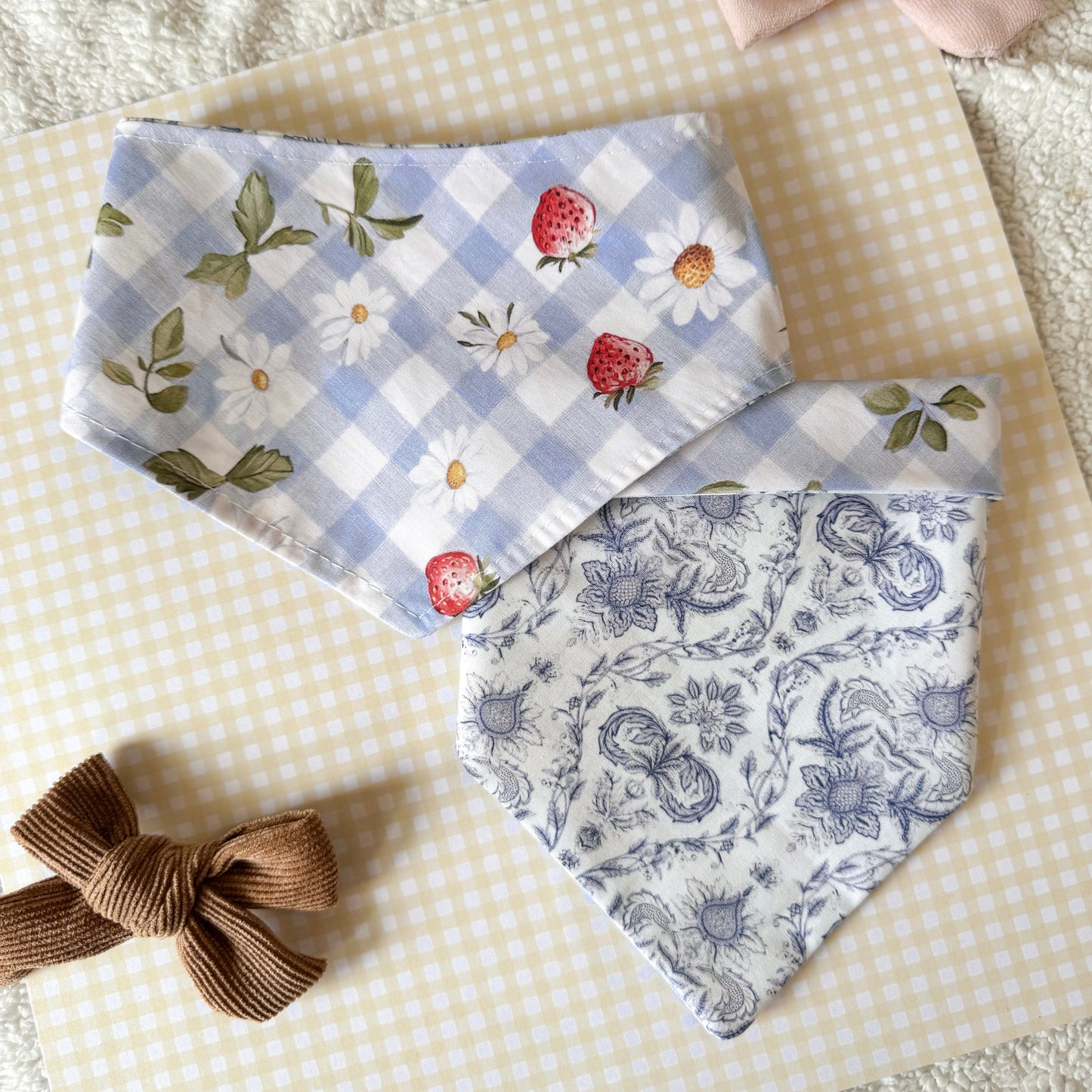 Reversible dog bandana | Primrose