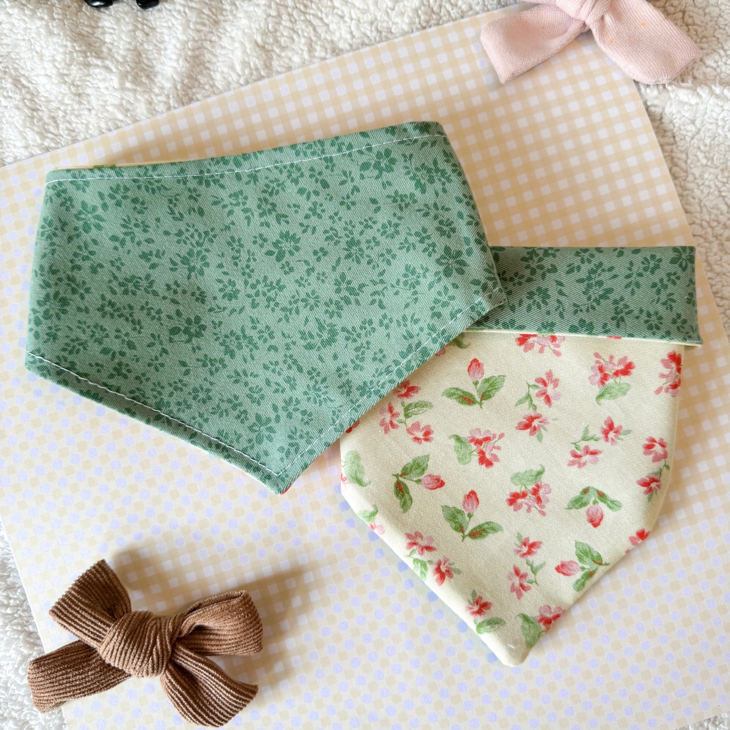 Reversible dog bandana | Moss